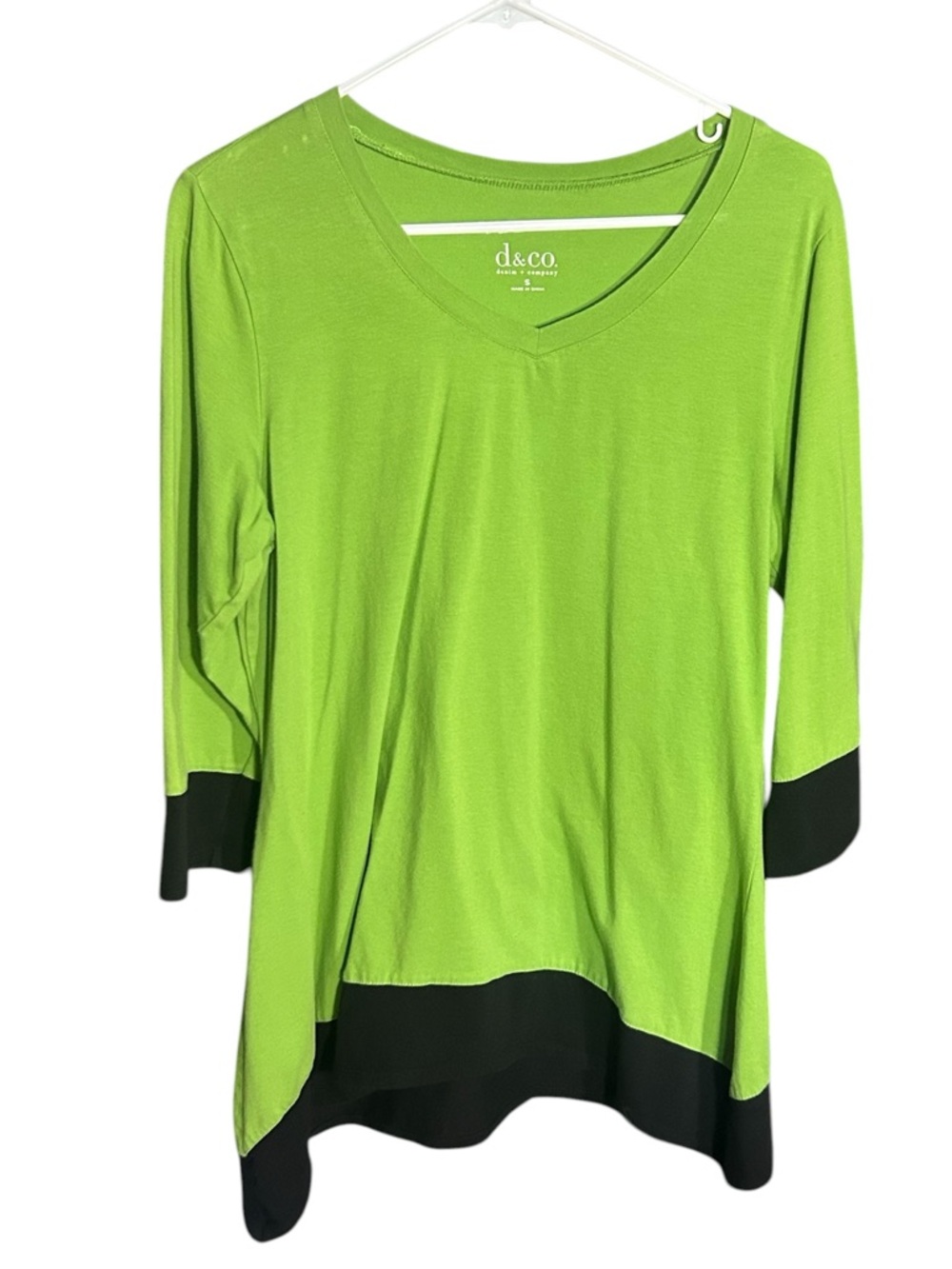 Denim & Co Women's Lime Green V-Neck Tunic with Black Trim
